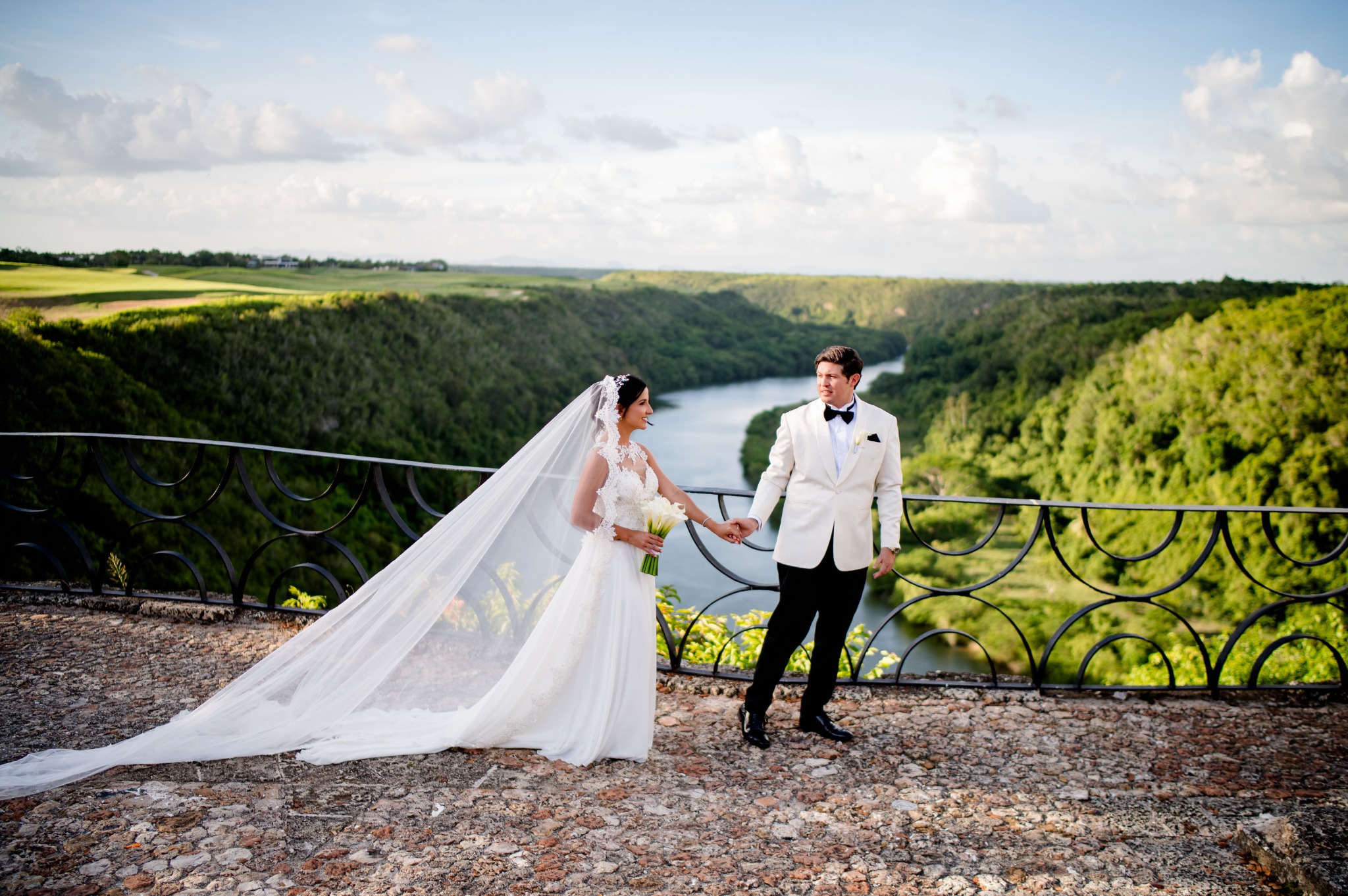Wedding couple overlooking the river at Altos de Chavón